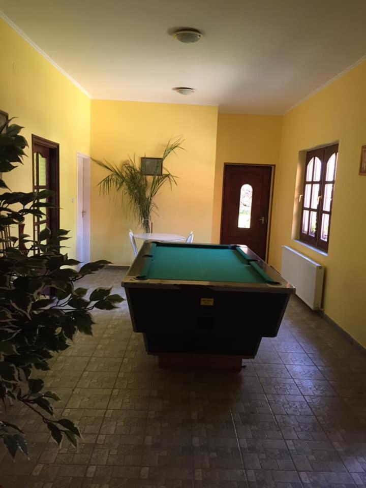 Hubertus Vendeghaz Otel Parád Dış mekan fotoğraf